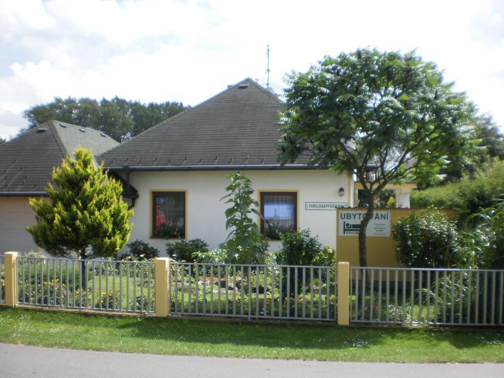 Privat Buk 100 Jindrichuv Hradec Exterior foto