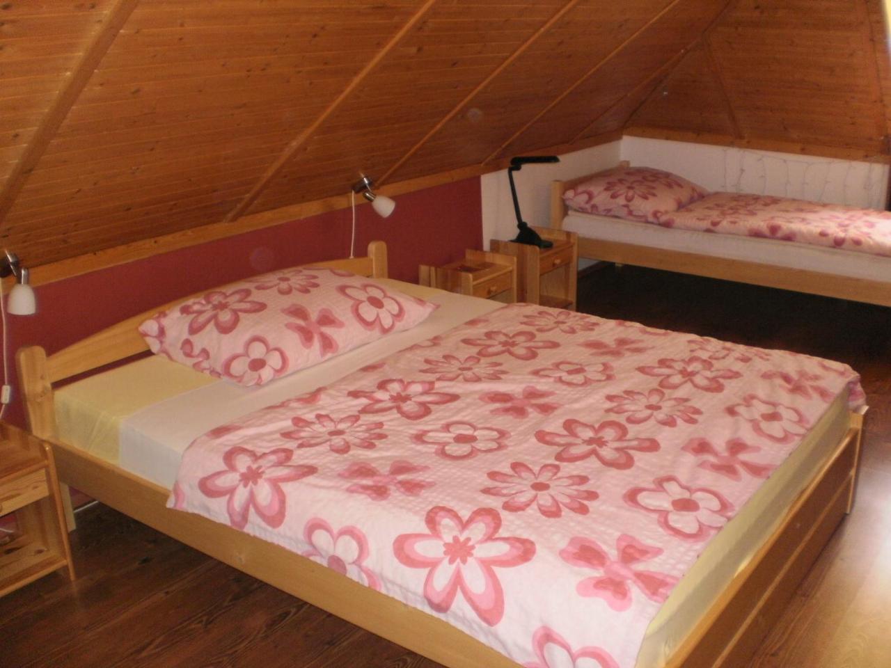 Privat Buk 100 Jindrichuv Hradec Exterior foto